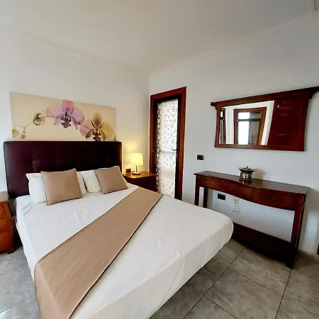 2 Bedrooms Heatedpool Aircon Cristianos Appartamento